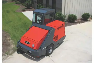 POWER BOSS INDUSTRIAL Armadillo 9x sweeper | Mid South Machinery (2)