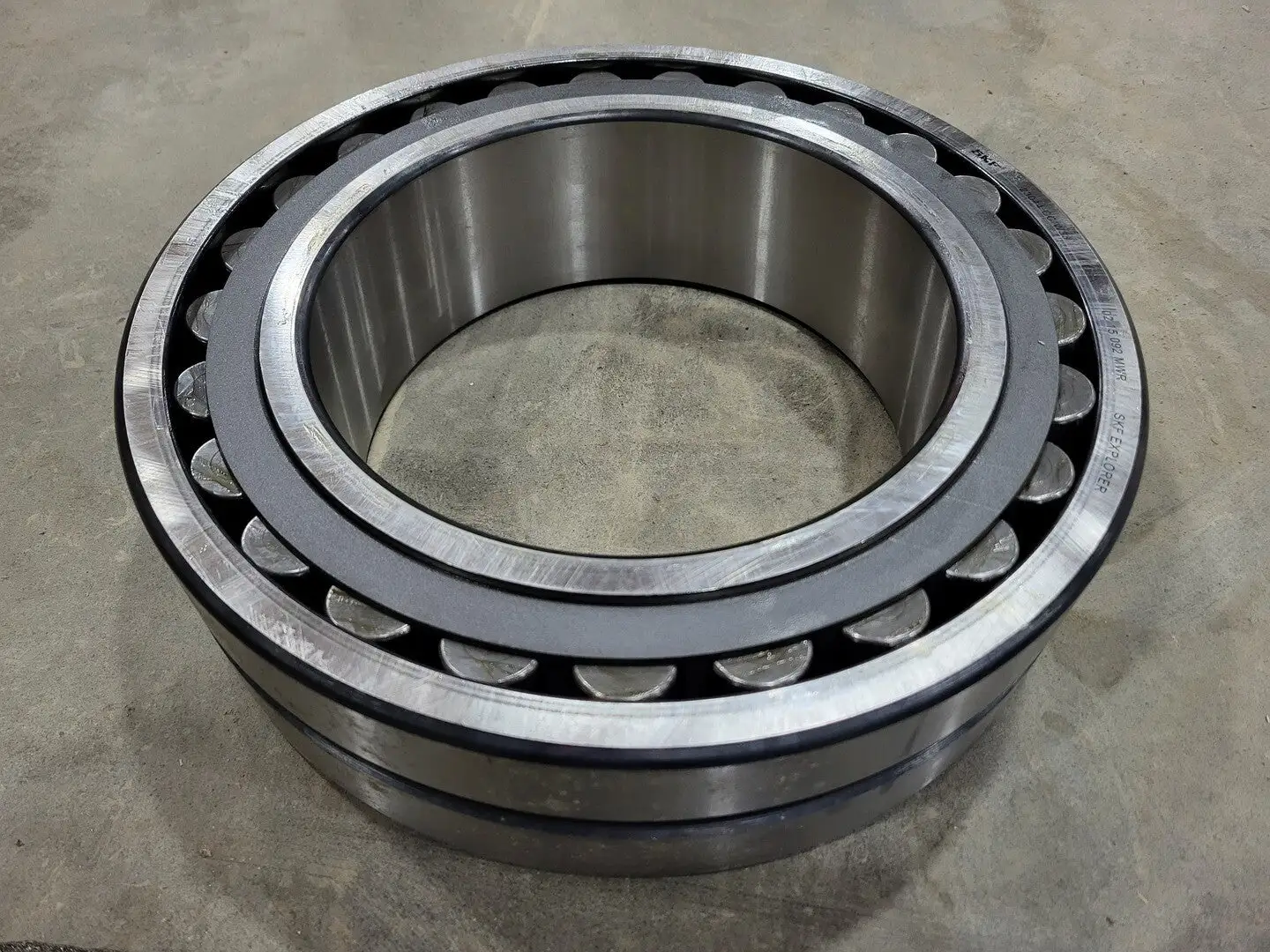 NEW SKF 23044 CC/W33