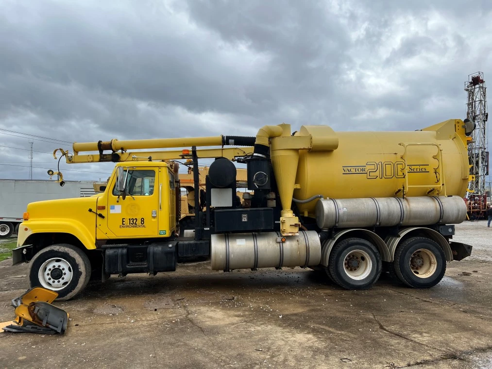 2001 International 2554 6x4 Vactor Vacuum Truck 275HP, 82k Mi
