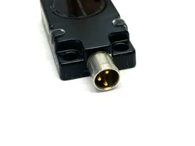 USED BANNER ENGINEERING LOW-PROFILE DIFFUSE-MODE INFRARED SENSOR