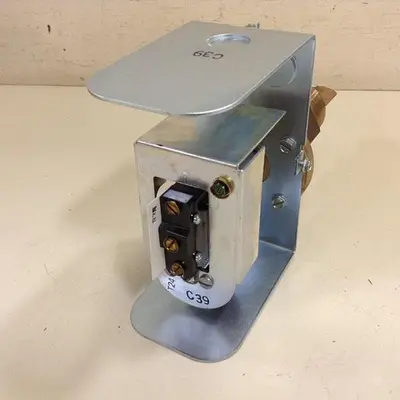 USED MCDONNELL & MILLER FS7-4