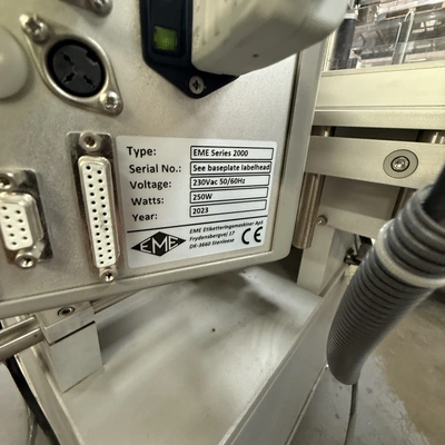 Attwell twin head labeler type MO-3000 to labler 5L containers