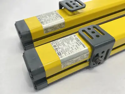 Used Leuze COMPACT Safety Light Curtain Receiver And Transmitter Light Curtains & Grids Michigan US | Maverick Industrial Sales #1400822