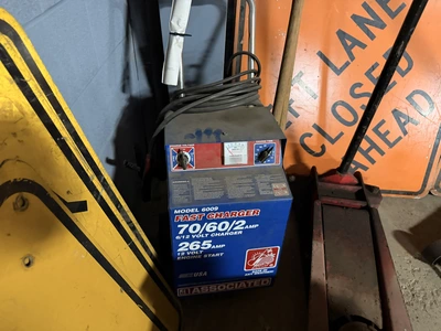 Used ASSOCIATED 6009 FAST CHARGER Battery Chargers Michigan US | Miedema Asset Management Group #1390051