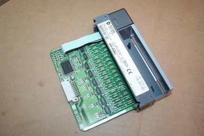 USED ALLEN BRADLEY 1746-IB32 SER D