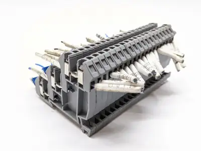 30400 | Woertz  Terminal Block Grey LOT OF 20 - Used