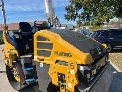 XCMG XD140 Double Drum Vibratory Roller | Iron Listing (3)