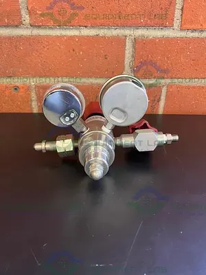 USED PRAXAIR PROSTAR PLATINUM RX30410  REGULATOR 3000 PSI W/ WINTERS AND WAKI GAUGES