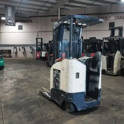 USED 2016 CROWN RR5725-45