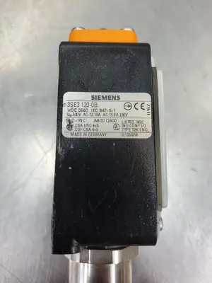 USED Siemens 3SE3 120-0B Limit Switch, 500V 10A