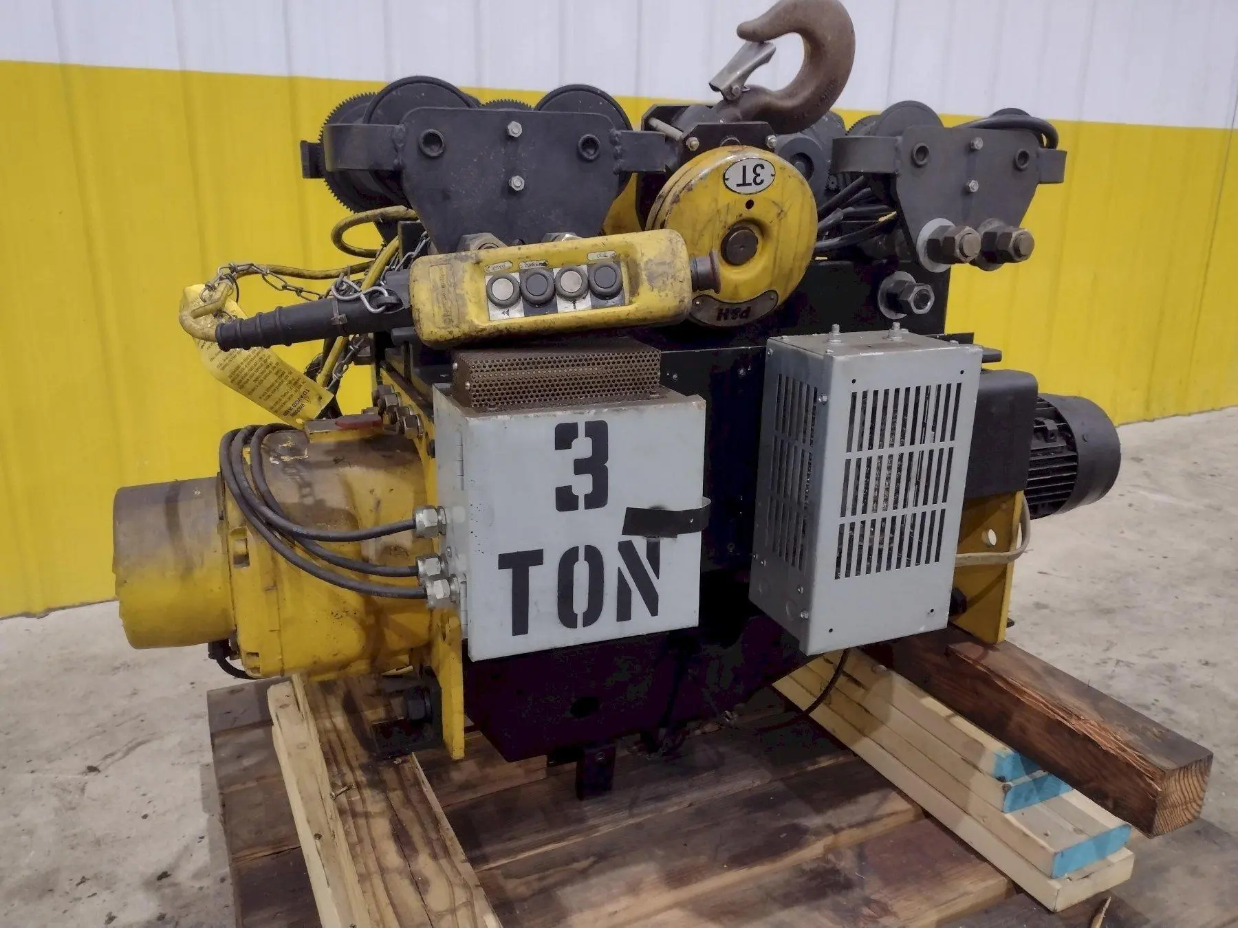 3 TON DETROIT CABLE HOIST: STOCK #22136
