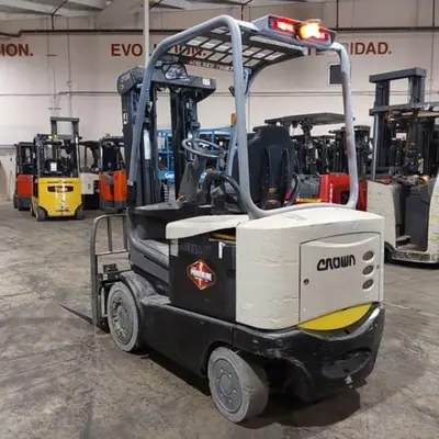 USED 2018 CROWN FC5215-50