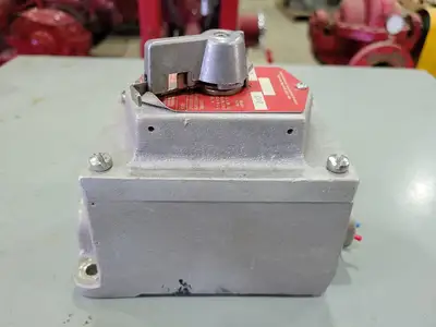 USED CROUSE-HINDS DSD923
