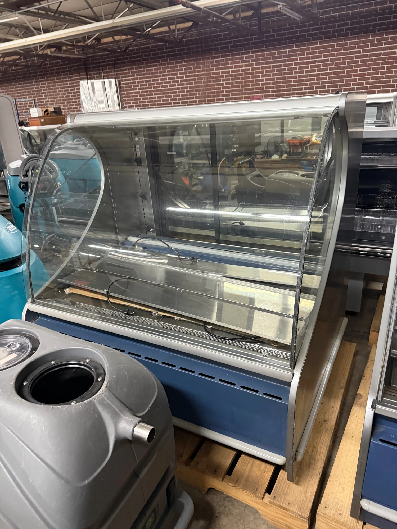 2-0103 Structural Concepts HV48R 50” Refrigerated Bakery Display Case