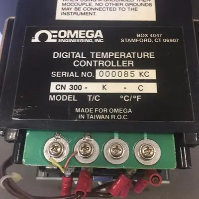 OMEGA DIGITAL TEMPERATURE CONTROLLER  T/C