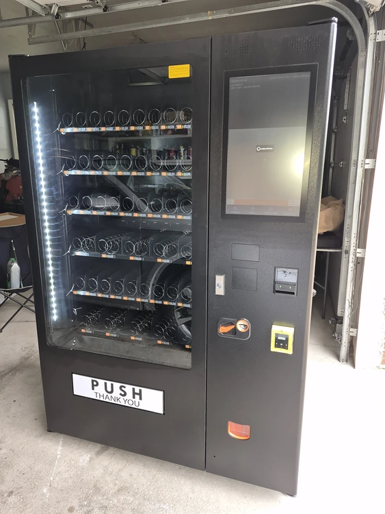 Used XY VENDING XY-DRY-10C Vending Machines Michigan US | Miedema Asset Management Group #1327666