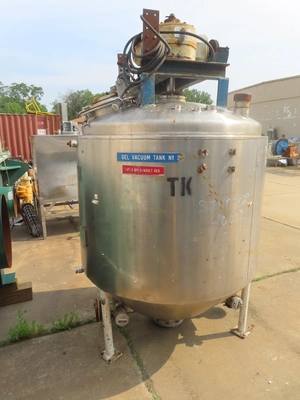 400 gallon Stainless Steel agitated Mix tank jacketed with heater, ribbon agitaton