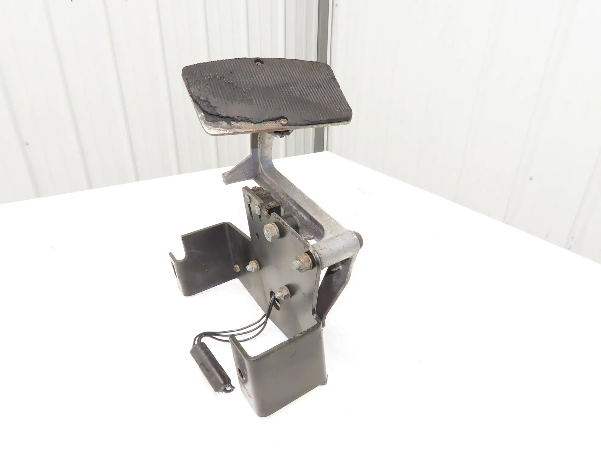 Yale Forklift Throttle Accelerator Pedal Bracket & Potentiometer Off ERC080HD