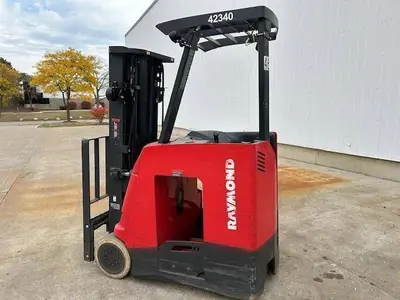 Used RAYMOND 415C35TT 3-Wheel Stand up Electric Counterbalance Forklifts Illinois US | Somerset Equipment Sales #1546182