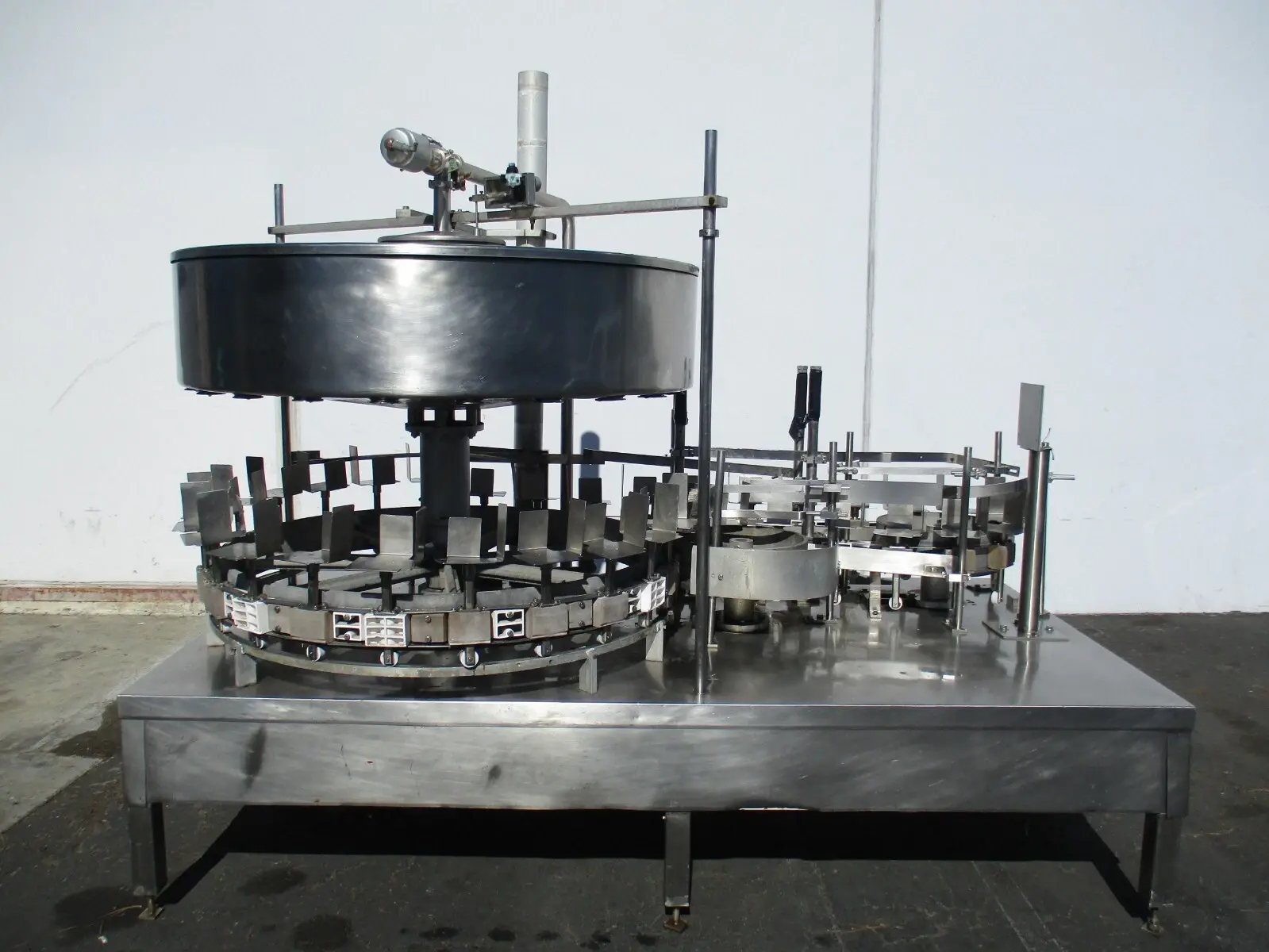Gravity feed, 1 gallon bottle filling machine w/ 24 heads