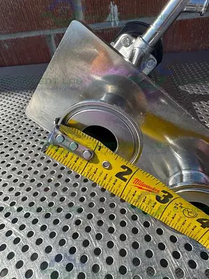 USED ITT PURE FLO ADVANTAGE 6 -WAY DIAPHRAGM VALVE W/ 1" TO 3/4" SANITARY FITTING