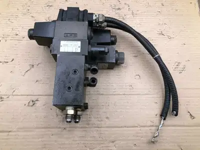 Daikin Kogyo MT-02B-40 Dual Solenoid Throttle Check Directional Control Valve