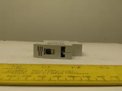 Eaton Cutler Hammer WMZS1D08 8A 1 Pole Circuit Breaker DIN Rail Mount Lot of 3