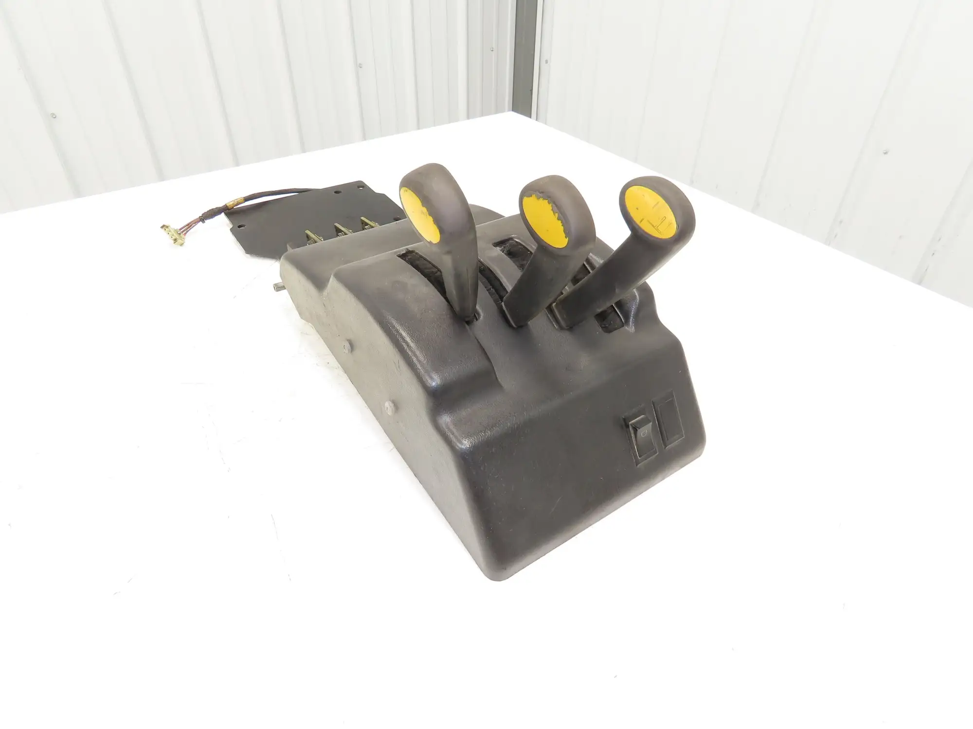 Yale ERP035TF Forklift Three Lever Hydraulic Control Lift Tilt & Shift W/Cover