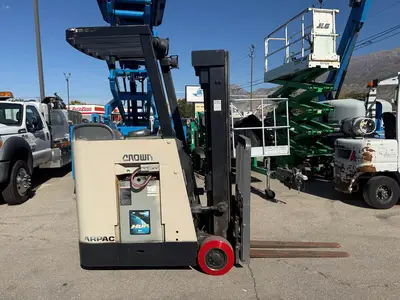 Used CROWN RC3020-30 Misc Forklifts Utah US | Global Remarketing #1285365
