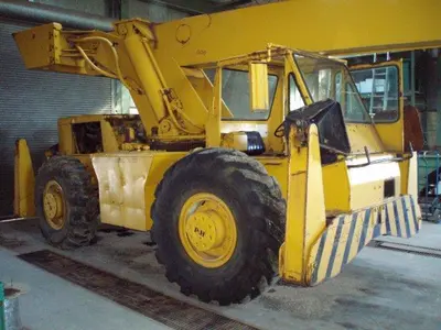 28 Ton P&H / Harnisfeger Series 100 Hydraulic Rough Terrain Crane; 4 Wheel
