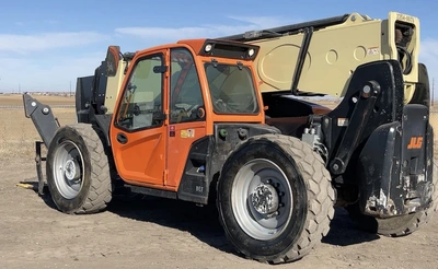 USED 2023 JLG 1055