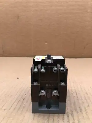Cutler Hammer Type M 4 Pole Relay 10 A 600V ; 10/20V Coil