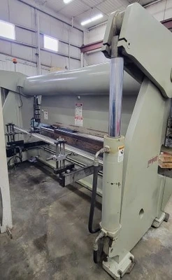 USED 2000 ACCURPRESS 717512