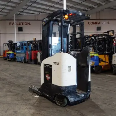 USED 2016 CROWN RR5725-45