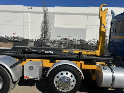 USED 2015 KENWORTH T800