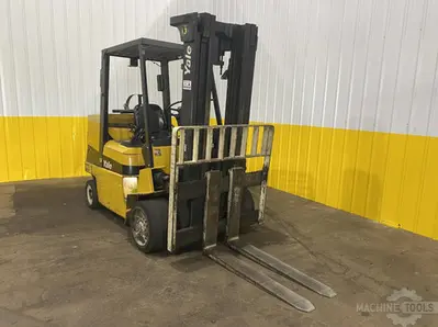 USED 2002 YALE GLC120M
