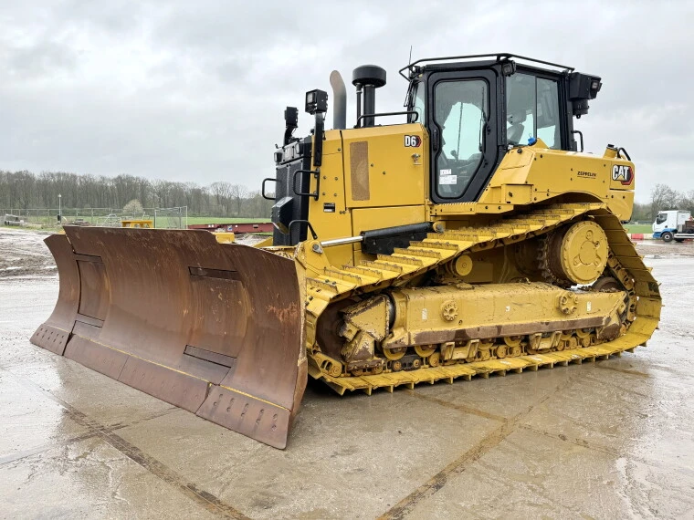 USED 2022 Caterpillar D6