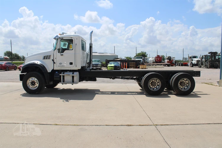 Used 2017 MACK GRANITE GU713 Cab Chassis trucks Texas US | Roll Off Truck World #1491903