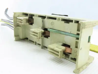 SIemens 
Siemens 8US1-061-5FK08 Busbar Adapter 600V NO. 8AWG