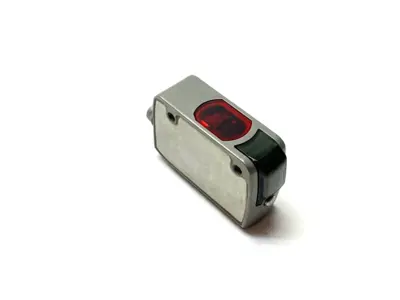 USED KEYENCE SELF-CONTAINED CMOS DISTANCE BASED LASER SENSOR 3-PIN M8