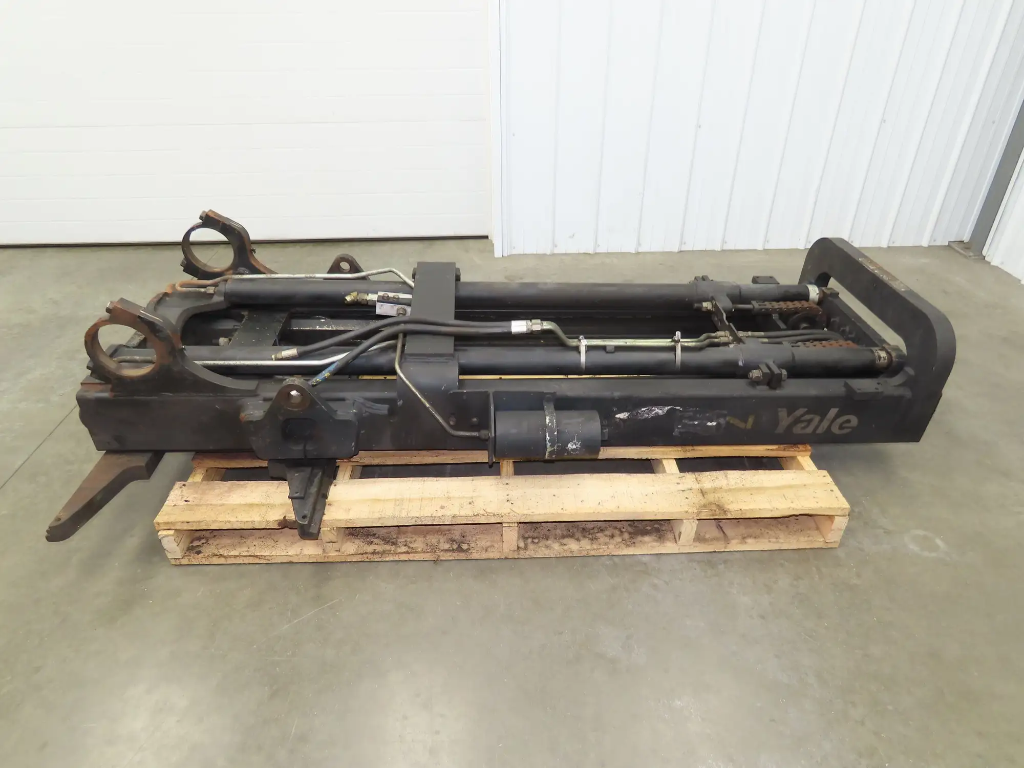 Yale 8500812 Forklift Mast 2 Stage 3 Lever 135.8" Lift 5290lb Class 4 ERC100HGN