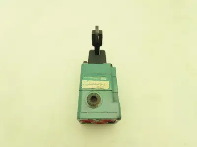 Aro 5232-05-3 Pneumatic Air Limit Switch Valve 3 Way Roller Arm 3/8" NPT