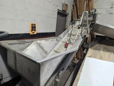 Incline Conveyor with Dump Station