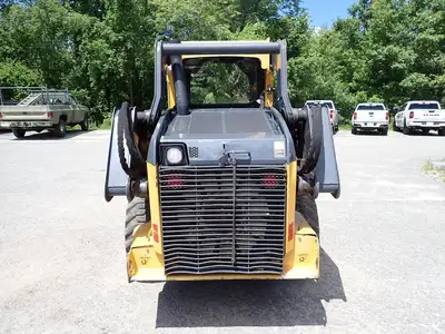 Used 2015 DEERE 318E Skid Steer Loaders Massachusetts US | Brookside Equipment Sales #1422198