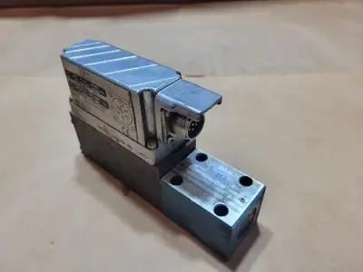 Used BOSCH 0811402073 Parts (Hydraulics and Pneumatics) British Columbia CA | Lenmark #1440823