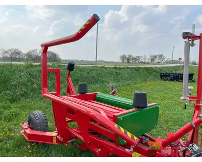 Used FARM KING _UNKNOWN_ Stretch Wrappers Iowa US | Keast Enterprises #1360254