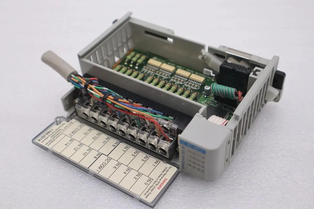 ALLEN-BRADLEY 1769-IQ16 SERIES A 16 PT. INPUT MODULE STOCK #K-1561C