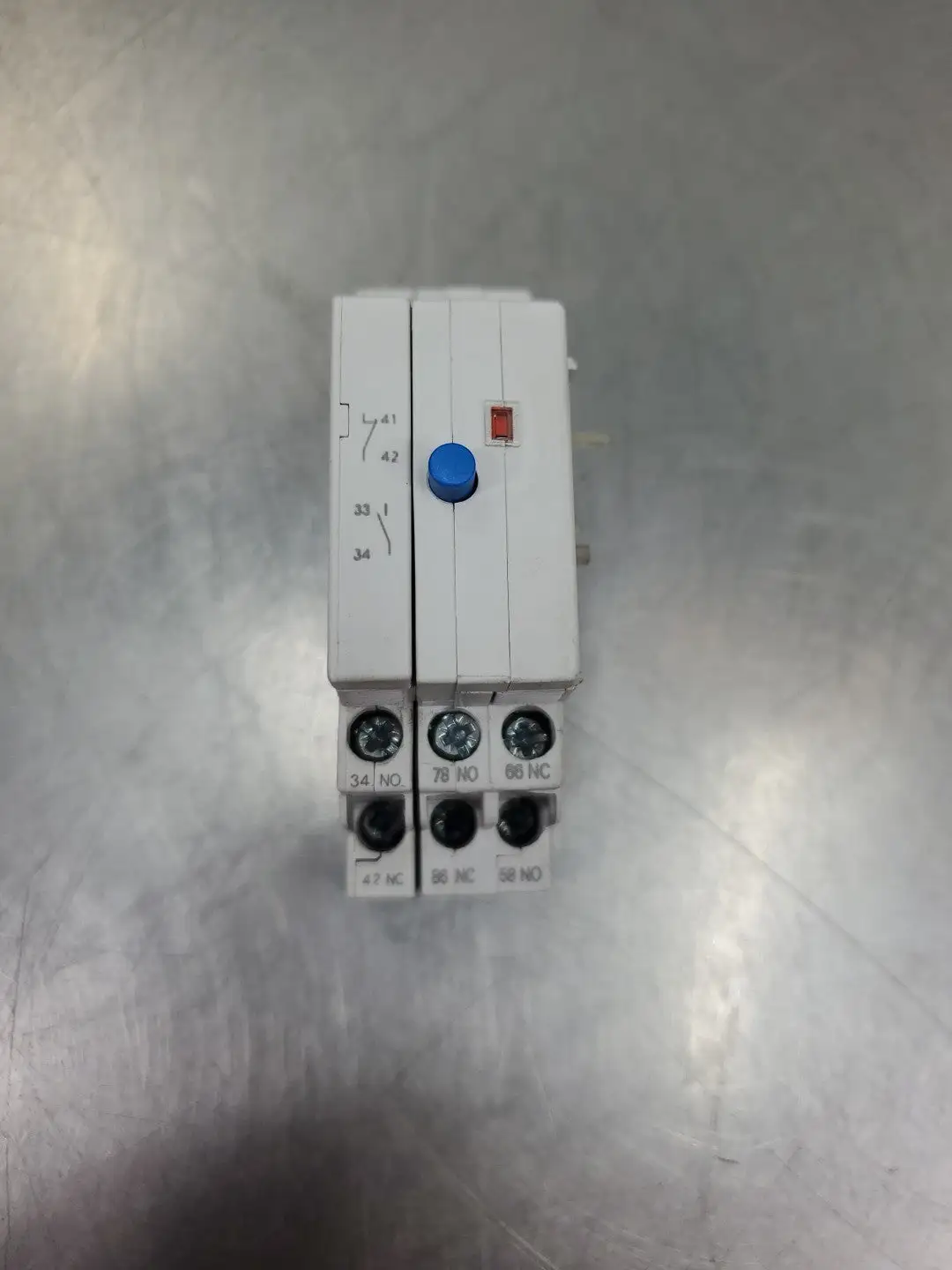 Siemens 3RV19211M Auxiliary Contact w/3RV19011A Auxiliary Switch. 4E40