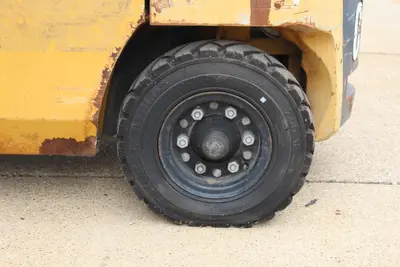 CAT P8000 Forklift Trucks | Levy Recovery Group (8)