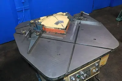 8-5/8" x 8-5/8" X 1/8" AMADA Notcher, Model CSW-220